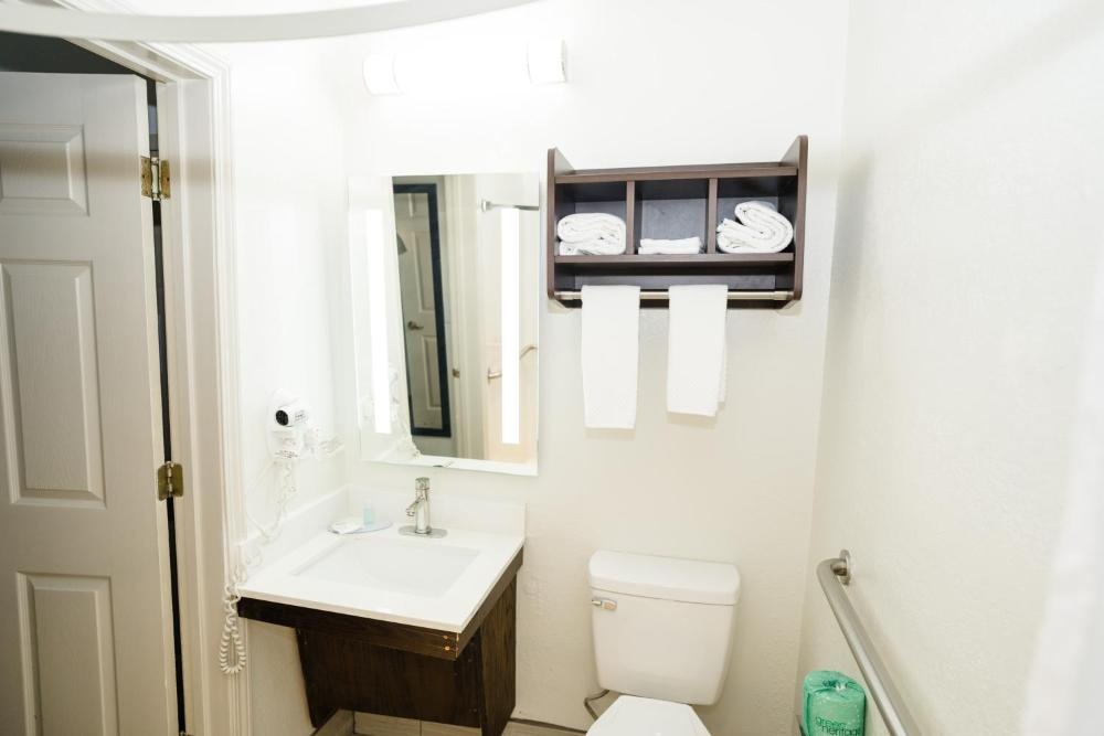 MainStay Suites Knoxville Airport Image 40